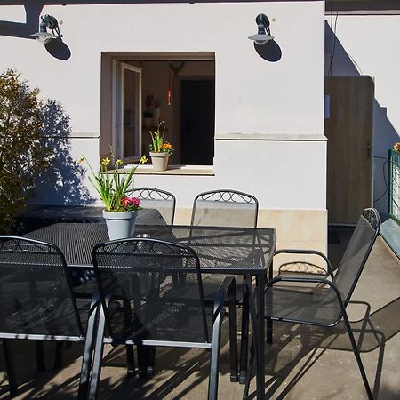Cozy Apartments With Terrace Near Prague Castle Екстер'єр фото