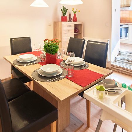 Cozy Apartments With Terrace Near Prague Castle Екстер'єр фото
