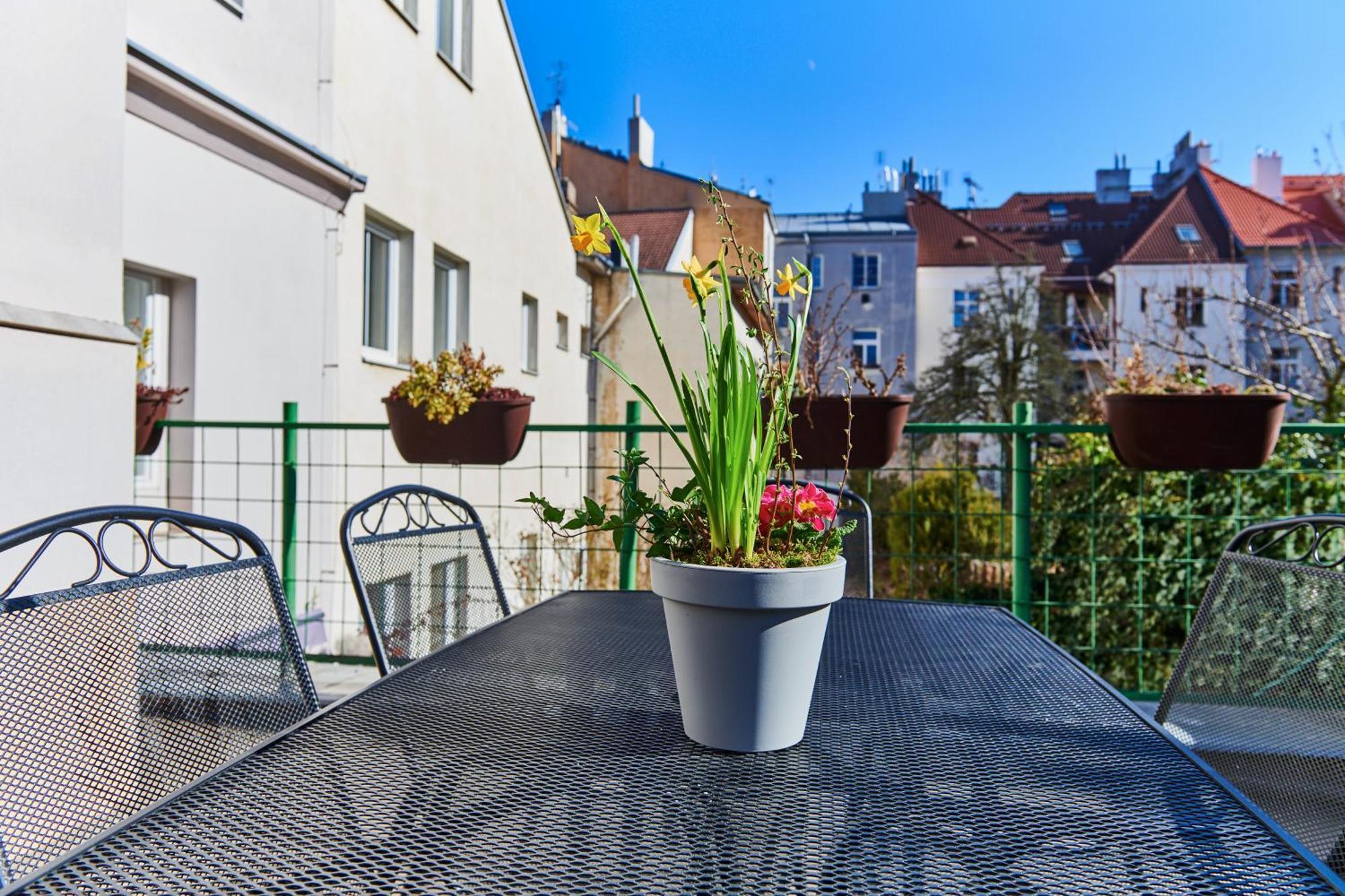 Cozy Apartments With Terrace Near Prague Castle Екстер'єр фото