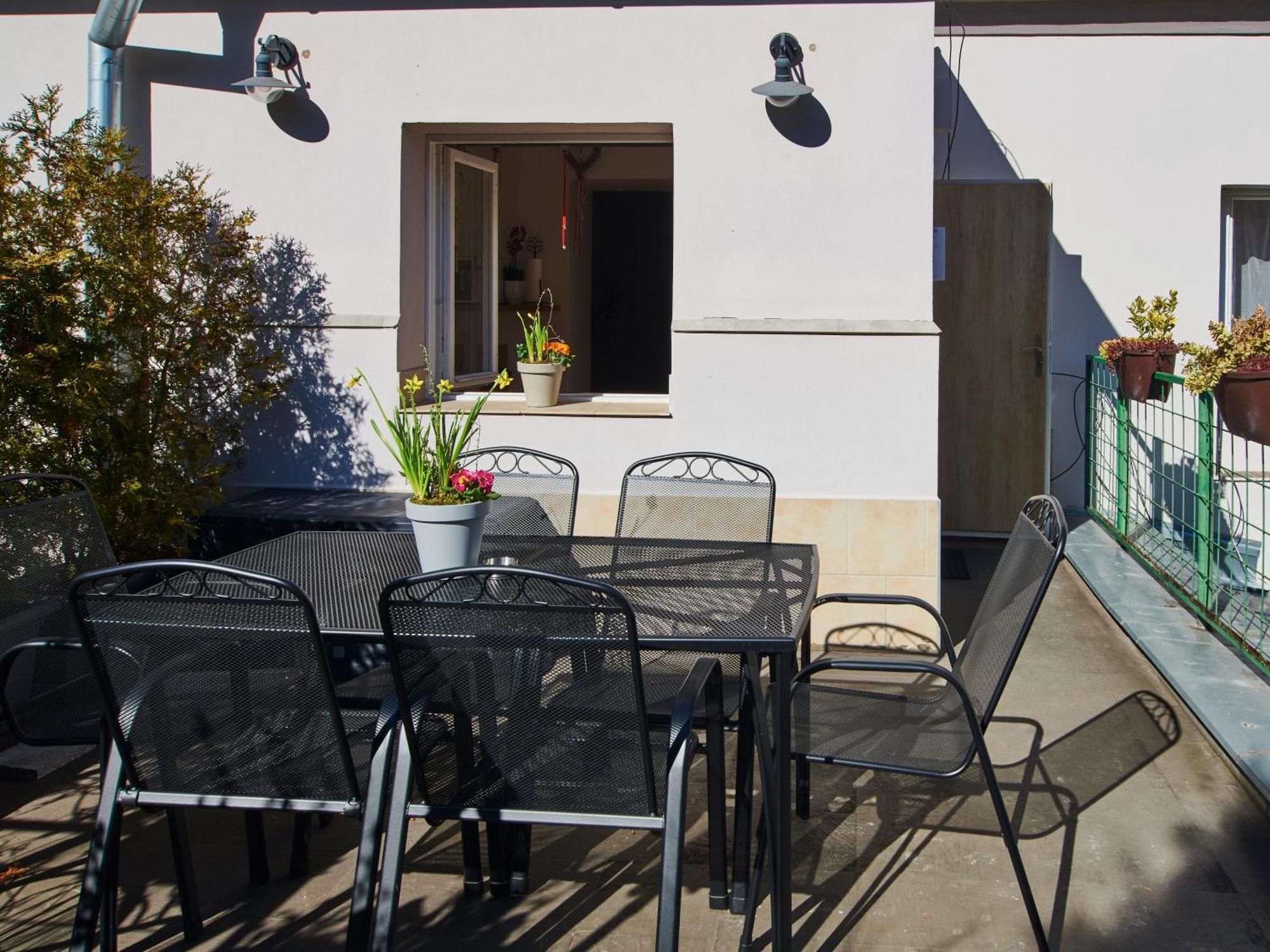 Cozy Apartments With Terrace Near Prague Castle Екстер'єр фото