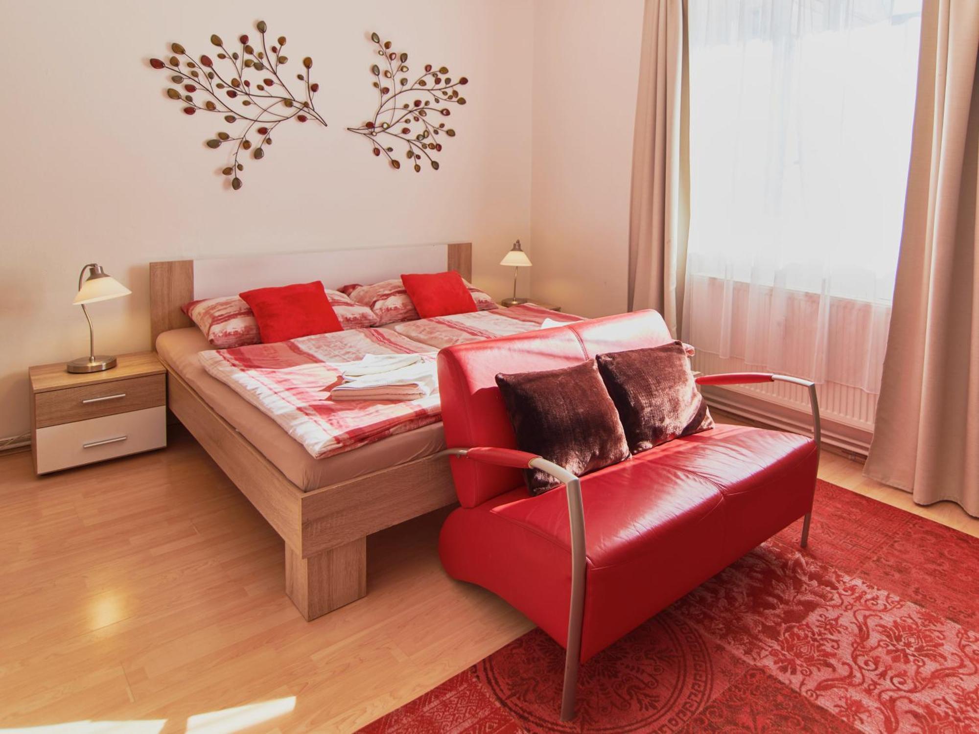 Cozy Apartments With Terrace Near Prague Castle Екстер'єр фото
